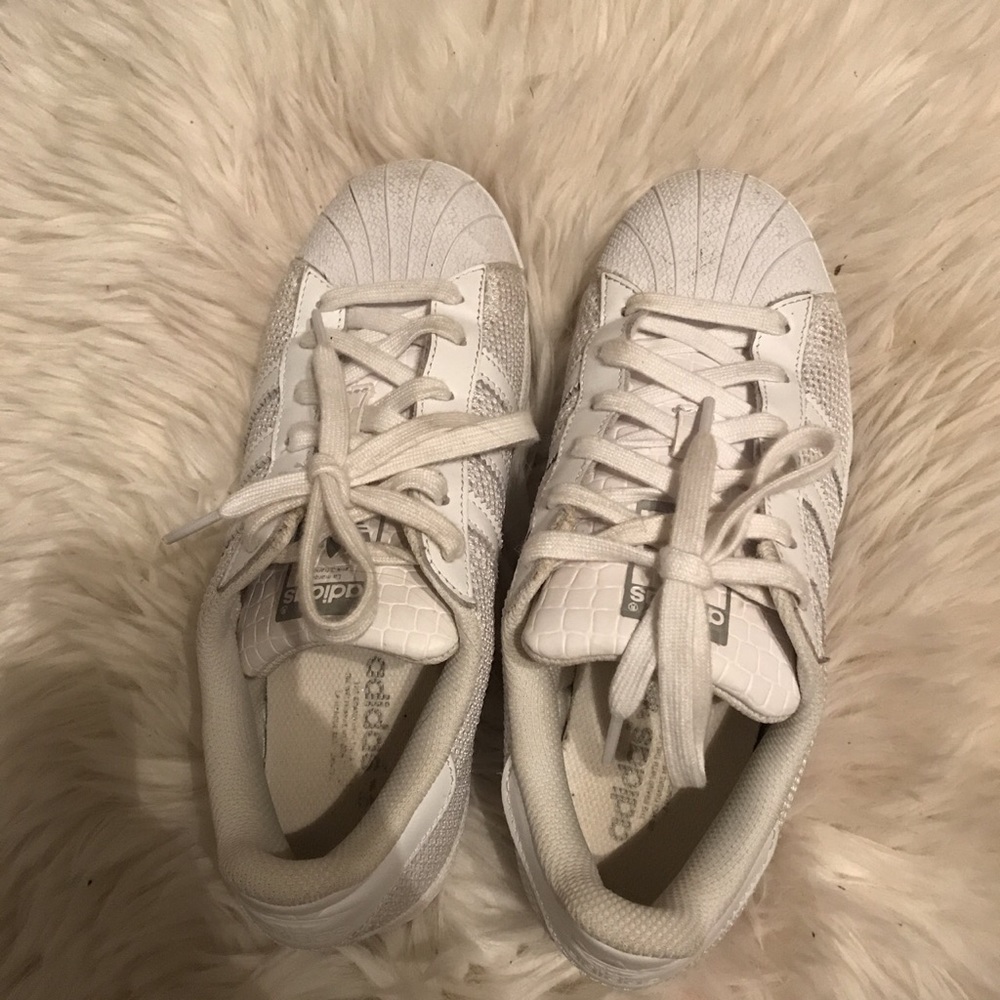 Women’s all white adidas superstars size 5